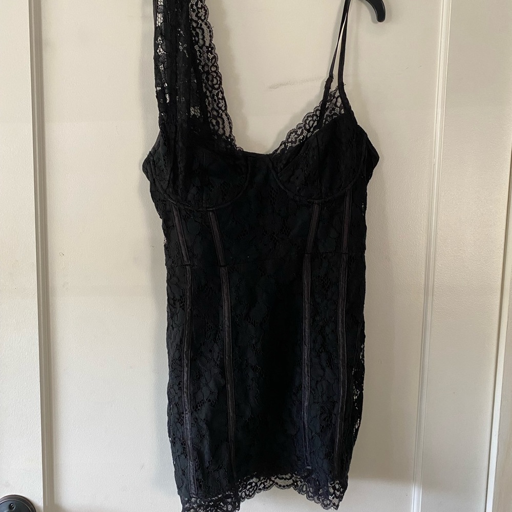 NWT pretty little things black lace bodycon dress size 6